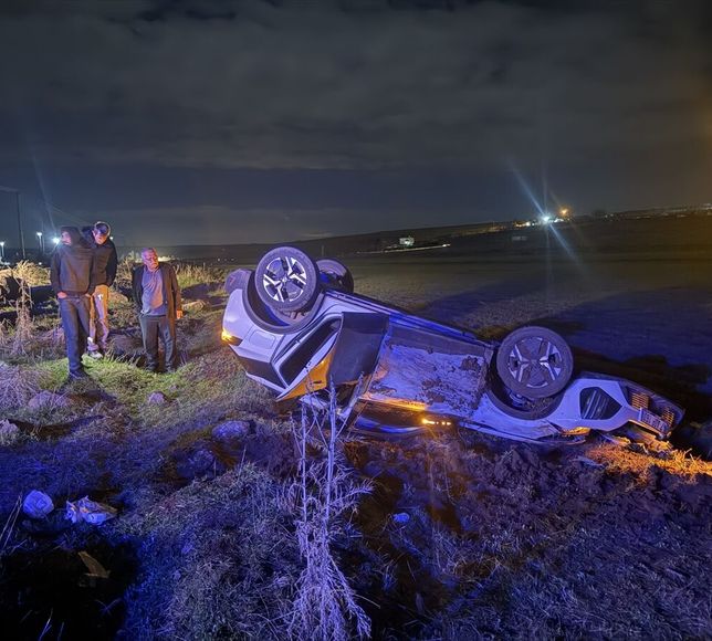 Şanlıurfa'da iki otomobil şarampole devrildi 5 kişi yaralandı