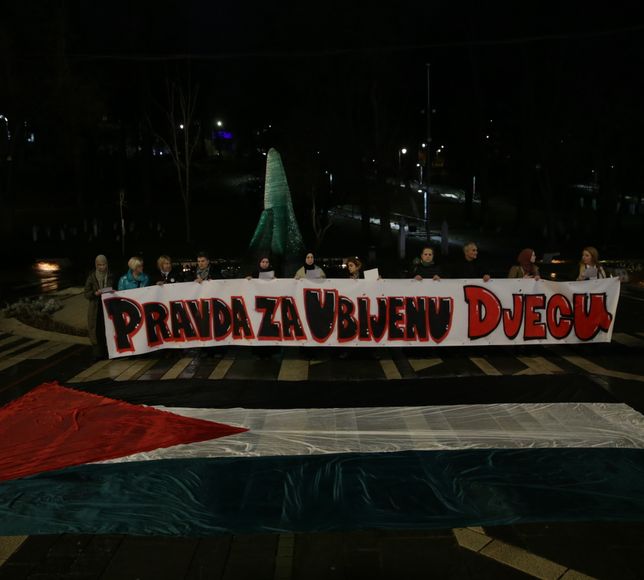 Saraybosna kuşatmasında evlatlarını kaybeden aileler, Gazze'de öldürülen çocukları andı