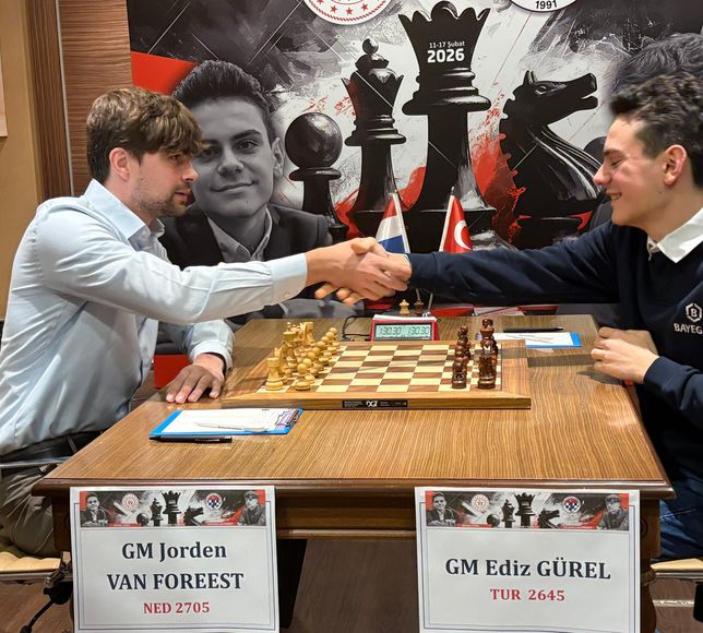 Satranç oyuncuları Ediz Gürel ile Van Foreest arasındaki özel maçta beşinci oyun bitti