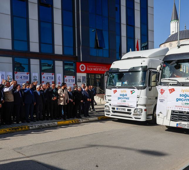 Sultanbeyli'de 5 tırlık yardım Gazze, Suriye ve Sudan'a gönderildi