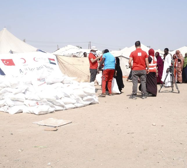 Türk Kızılayı, Sudan'da yerinden edilmiş yaklaşık 1200 aileye gıda kolisi dağıttı