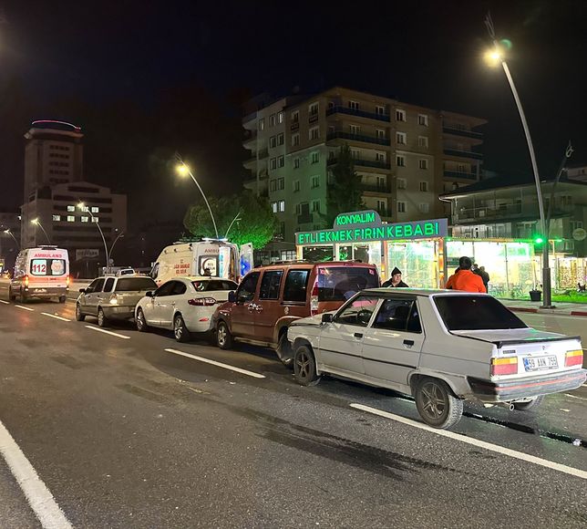 Uşak'ta zincirleme trafik kazasında 6 kişi yaralandı
