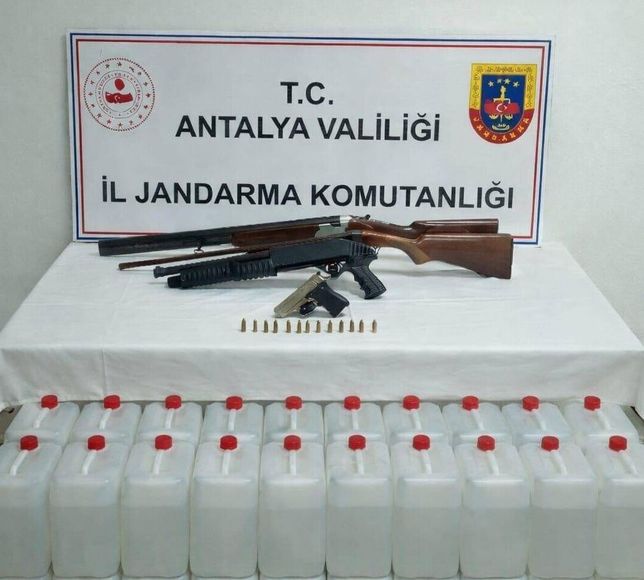 Antalya'da 160 litre kaçak alkol ele geçirildi