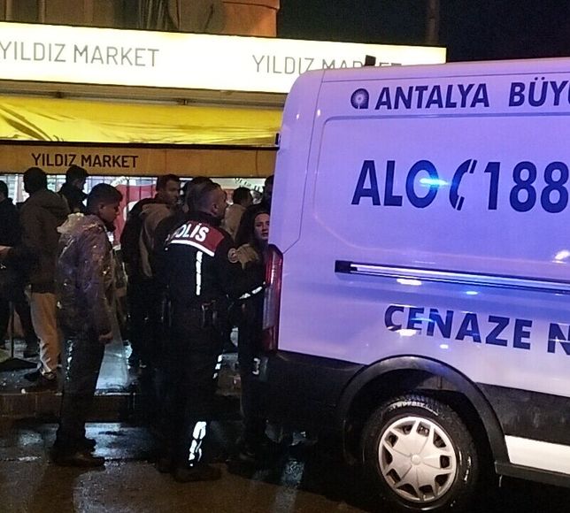 Antalya'da market sahibi ile müşterinin silahlı kavgasında 1 kişi öldü