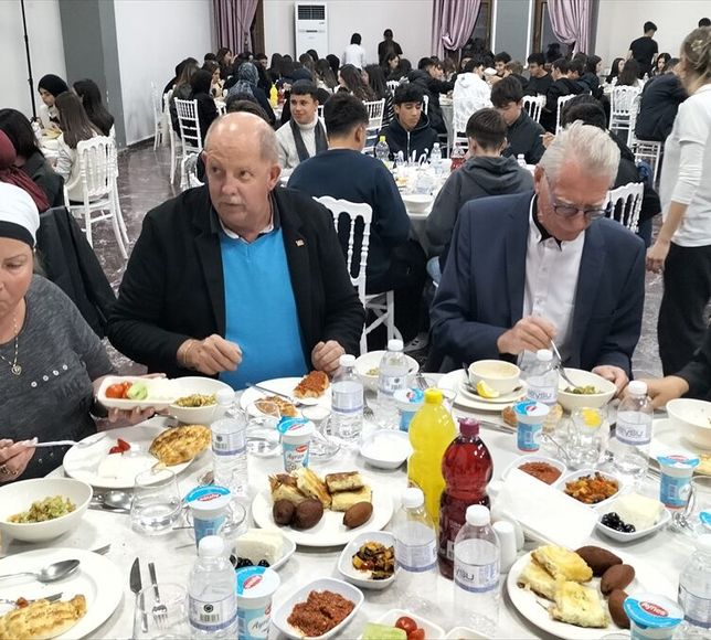 Antalya'da yaşayan mühtediler iftar sofrasında buluştu