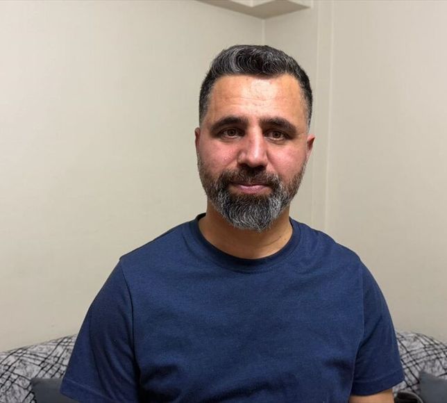 Araba kullanırken boğazına şeker kaçan sürücü, polisin Heimlich manevrasıyla kurtuldu