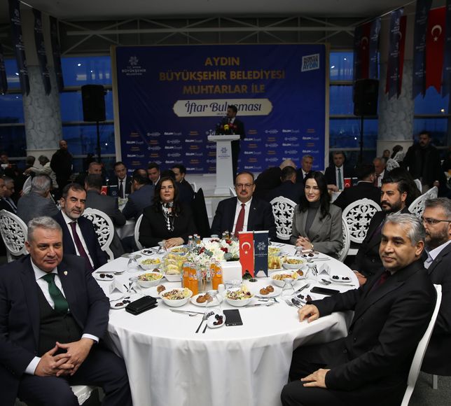 Aydın'daki muhtarlar Büyükşehir Belediyesinin iftar sofrasında bir araya geldi