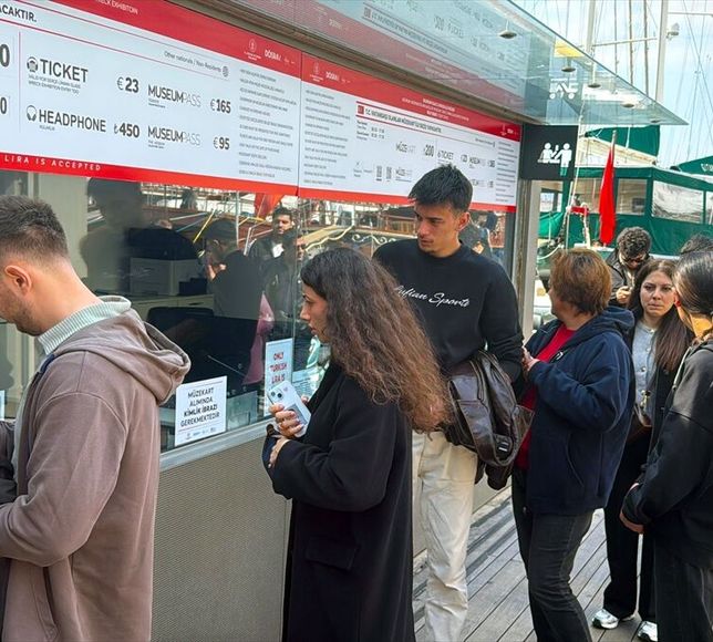 Bodrum'da tatilciler bayramın ilk gününde tarihi mekanlara yoğun ilgi gösterdi