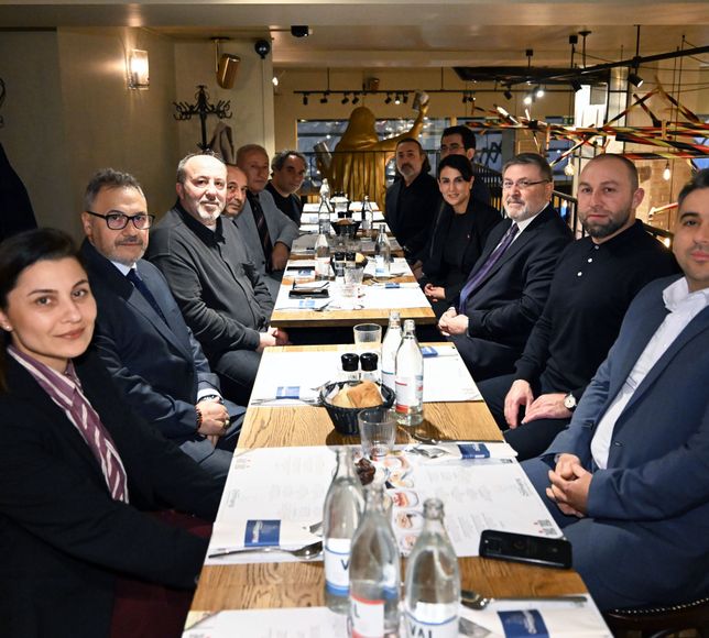 Brüksel'de, AK Parti Brüksel AB Temsilciliği basın mensuplarına iftar verdi