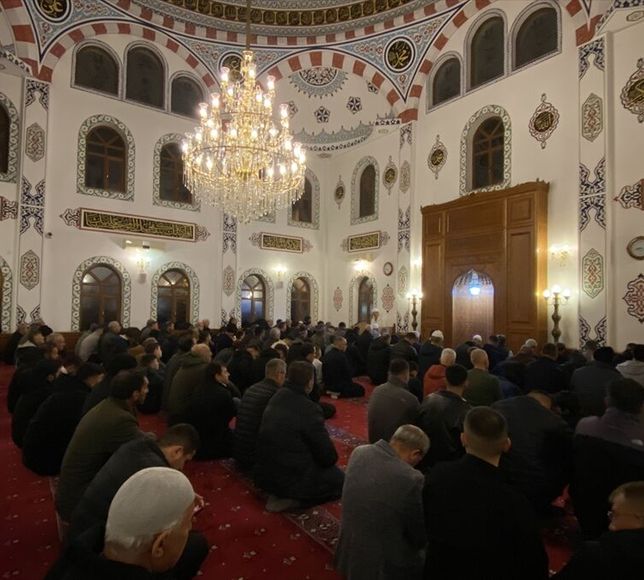 Bursa ve çevre illerde Kadir Gecesi dualarla idrak edildi