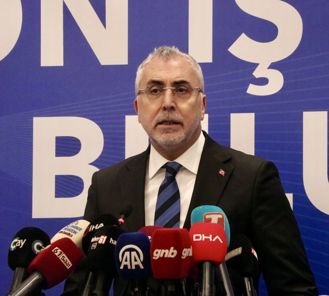 Çalışma ve Sosyal Güvenlik Bakanı Işıkhan, Trabzon'da iş insanlarıyla iftarda bir araya geldi: