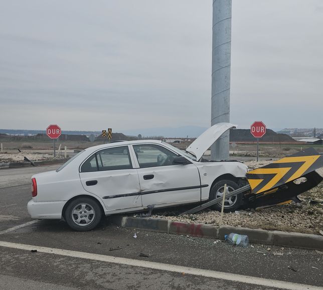 Çorum'da iki otomobilin çarpıştığı kazada 6 kişi yaralandı