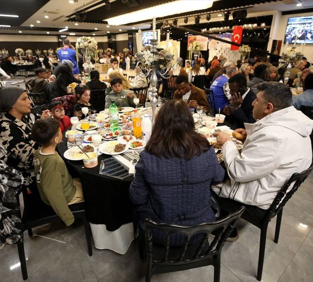 Deniz Feneri Derneği Akdeniz Temsilciliği Antalya'da iftar programı düzenledi