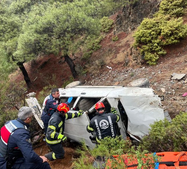 Denizli'de otomobilin uçuruma devrildiği kazada 1 kişi öldü, 1 kişi yaralandı
