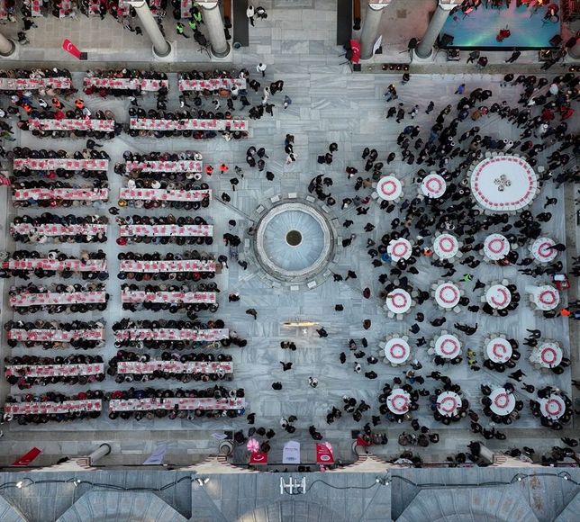 Edirne'de düzenlenen 'Büyük Selimiye İftarı' bir kez daha Balkanlar'ı aynı sofrada buluşturdu