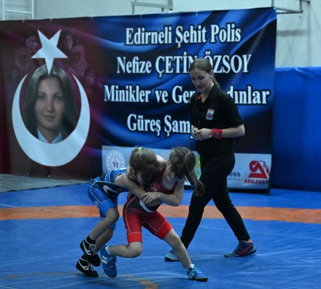 Edirne'de şehit polis Nefize Çetin Özsoy anısına güreş şampiyonası düzenlendi