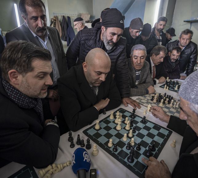 Erzurum'da satranç oynanan kahvehaneye federasyon başkanından ziyaret