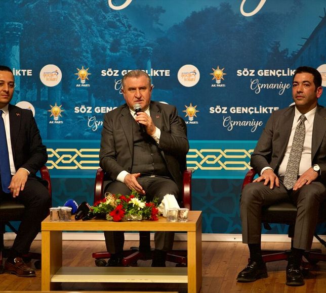 Gençlik ve Spor Bakanı Bak, Osmaniye'de gençlerle bir araya geldi: