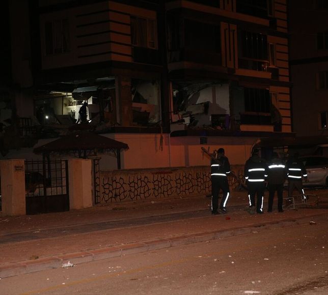 GÜNCELLEME 2 - Niğde'de bir apartmandaki doğal gaz patlamasında 16 kişi yaralandı