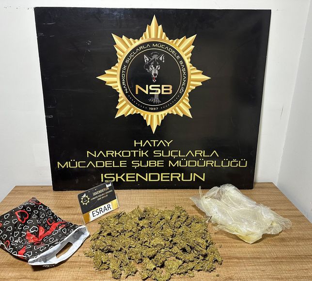 Hatay'da durdurulan hafif ticari araçta 1 kilo 100 gram esrar ele geçirildi