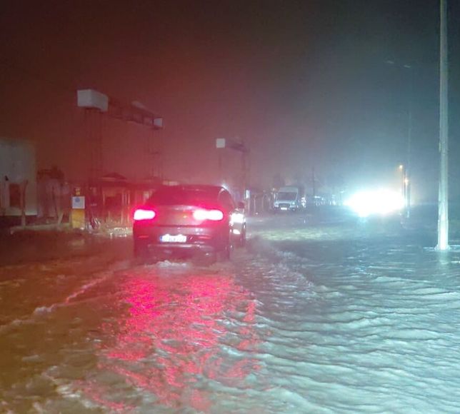 Hatay'da şiddetli rüzgar ve sağanak etkili oluyor