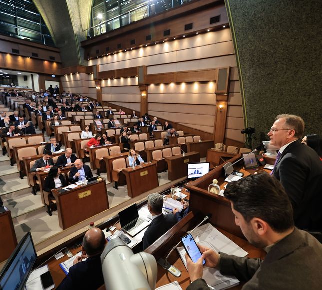 İBB Meclisinde 'İmamoğlu çıkar amaçlı suç örgütü' davasının iddianamesi konuşuldu