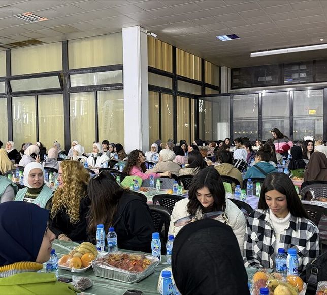 İHH, Lazkiye'de 1500 üniversite öğrencisine iftar verdi