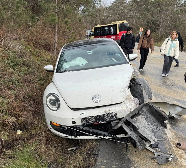 İstanbul'da 4 aracın karıştığı kazada 5 kişi yaralandı