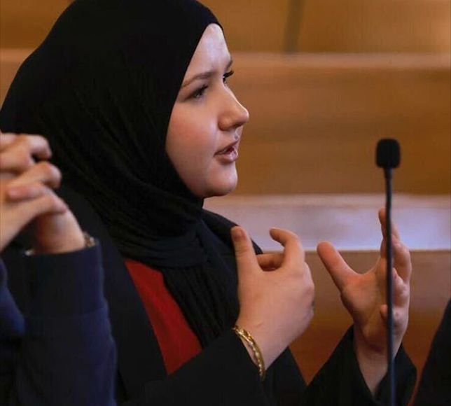 İsviçre'de Türk vatandaşı Çelik, Zürih Belediye Meclisi'ne seçilen ilk başörtülü üye oldu