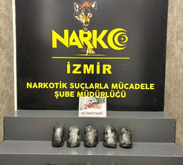 İzmir'de narkotik köpeğinin tepki verdiği araçta 10 kilogram uyuşturucu bulundu