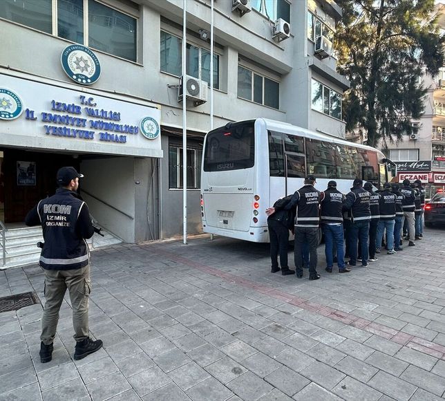 İzmir'de suç örgütüne yönelik operasyonda 7 şüpheli tutuklandı