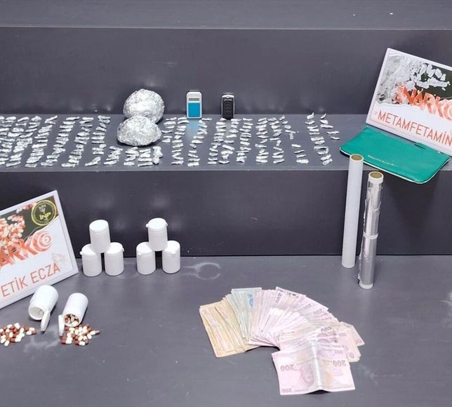 İzmir'de uyuşturucu operasyonlarında 7 kişi tutuklandı