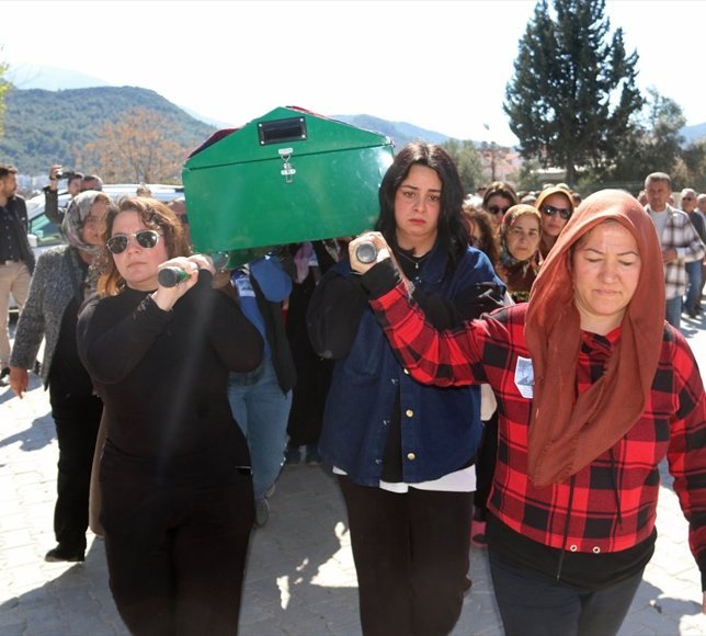 Kadınlar Günü'nde öldürülen Sermin Bacak, Fethiye'de defnedildi