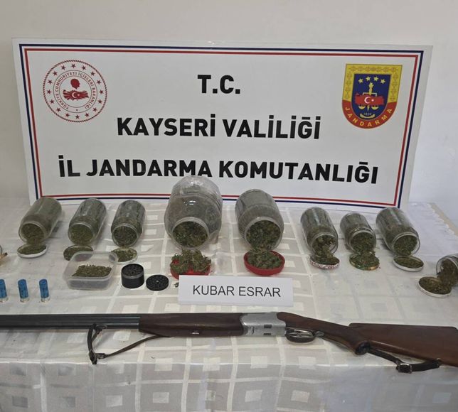 Kayseri'de jandarma 915 gram uyuşturucu ele geçirdi