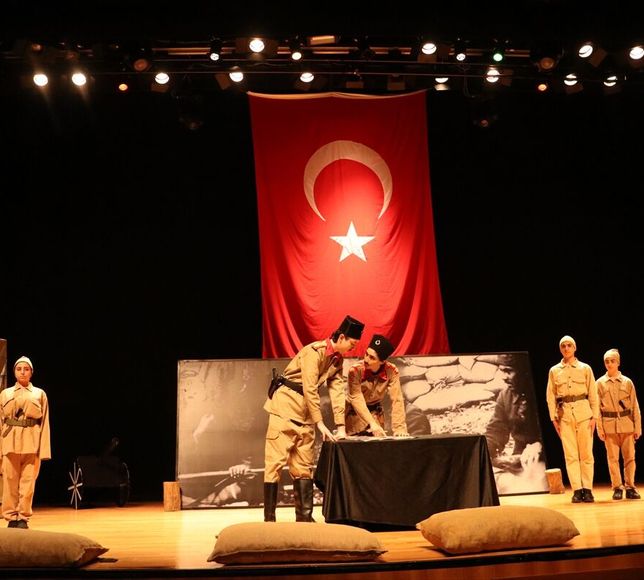 Kayseri'de 'Son Nefes Çanakkale' tiyatro oyunu öğrenciler tarafından sahnelendi