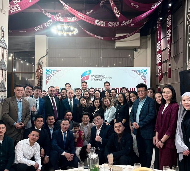 Kazakistan'da Türkiye mezunları iftarda bir araya geldi