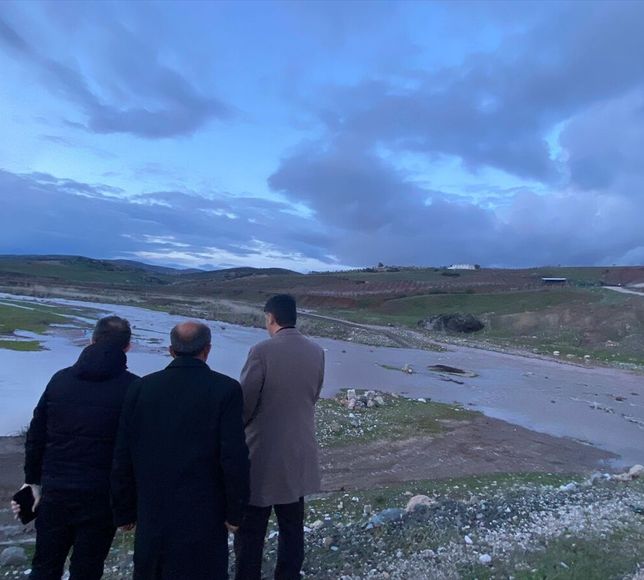 Kilis'te çayda mahsur kalan kişi kurtarıldı