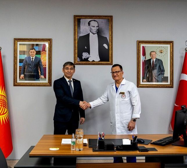 Kırgızistan Sağlık Bakanı Osmonov, Kırgız-Türk Dostluk Devlet Hastanesini ziyaret etti