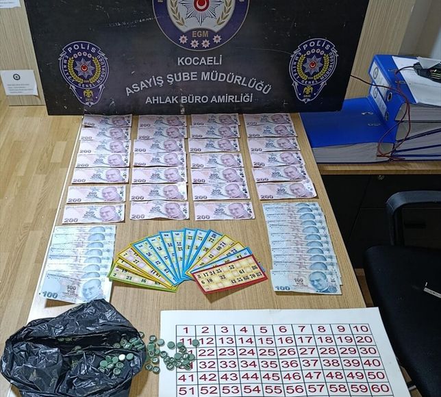 Kocaeli'de kumar oynayan 8 kişiye 92 bin 832 lira ceza kesildi