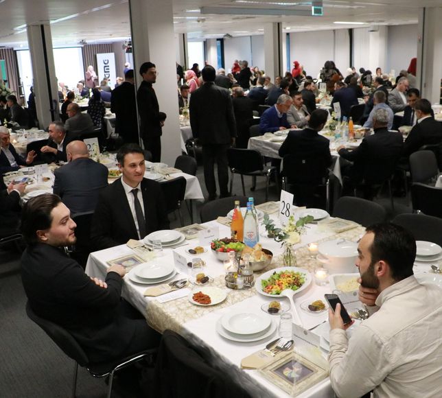 Köln'de İslam Toplumu Milli Görüş Teşkilatı iftar programı düzenlendi
