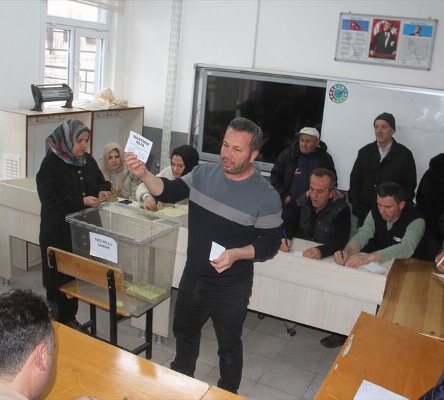 Konya'da yeni kurulan mahallede muhtarlık seçimi heyecanı yaşandı