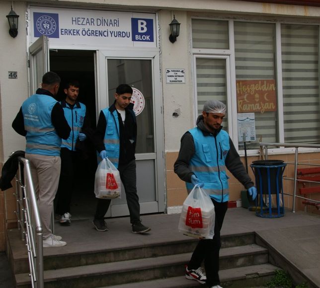 Kütahya'da üniversite öğrencileri 'Komşum' projesiyle gönüllere dokunuyor