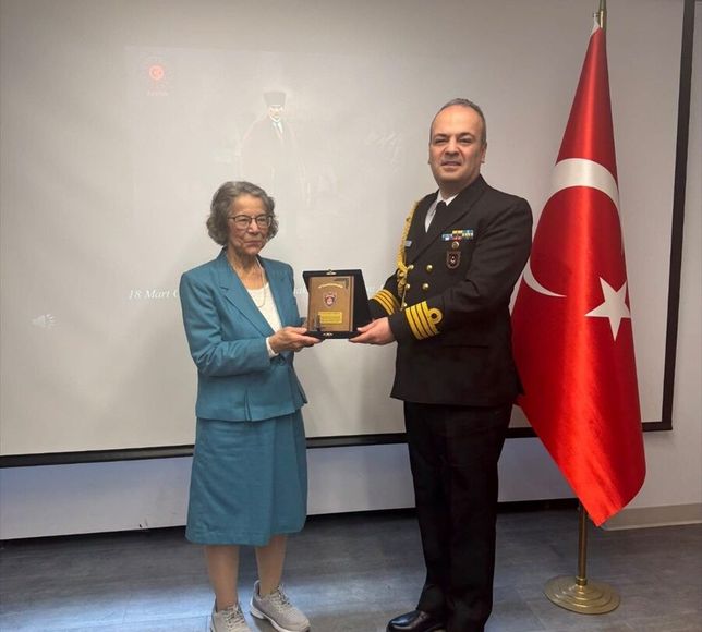 MSB'den NASA'da çalışan Türk asıllı Kumrucu'ya 'anı plaketi'