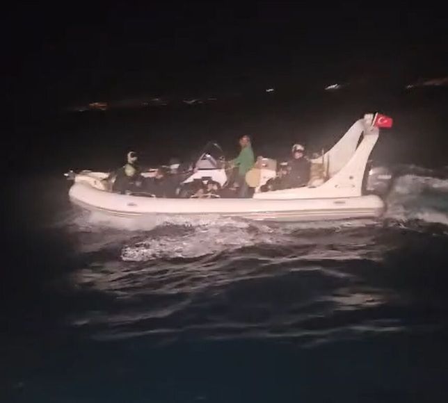 Muğla açıklarında 21 düzensiz göçmen yakalandı