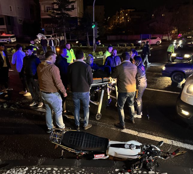 Nevşehir'de motosiklet ve otomobilin karıştığı kazada 3 kişi yaralandı