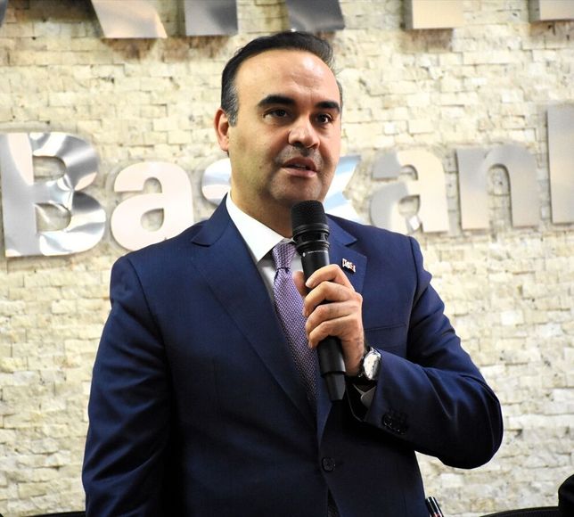 Sanayi ve Teknoloji Bakanı Kacır, Aksaray'da AK Parti İl Başkanlığı ziyaretinde konuştu: