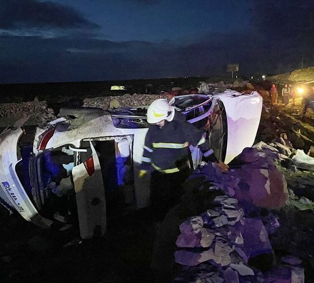 Şanlıurfa'da iki otomobilin çarpıştığı kazada 5 kişi yaralandı