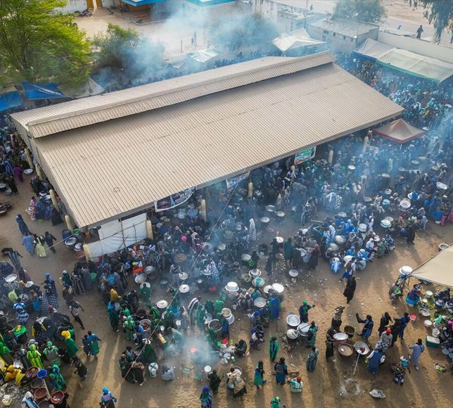 Senegal'de Müridiler ramazanın 20'nci günü dolayısıyla toplu yemek pişirdi