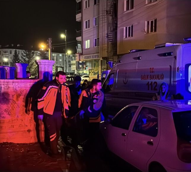 Sivas'ta bir çocuk, babası ve ağabeyini silahla öldürüp, babaannesini yaraladı