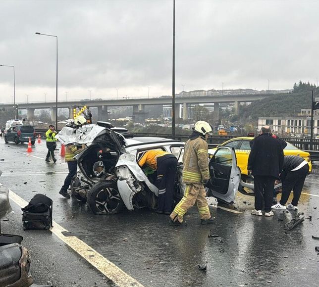 Sultangazi'deki iki ayrı trafik kazasında 9 kişi yaralandı